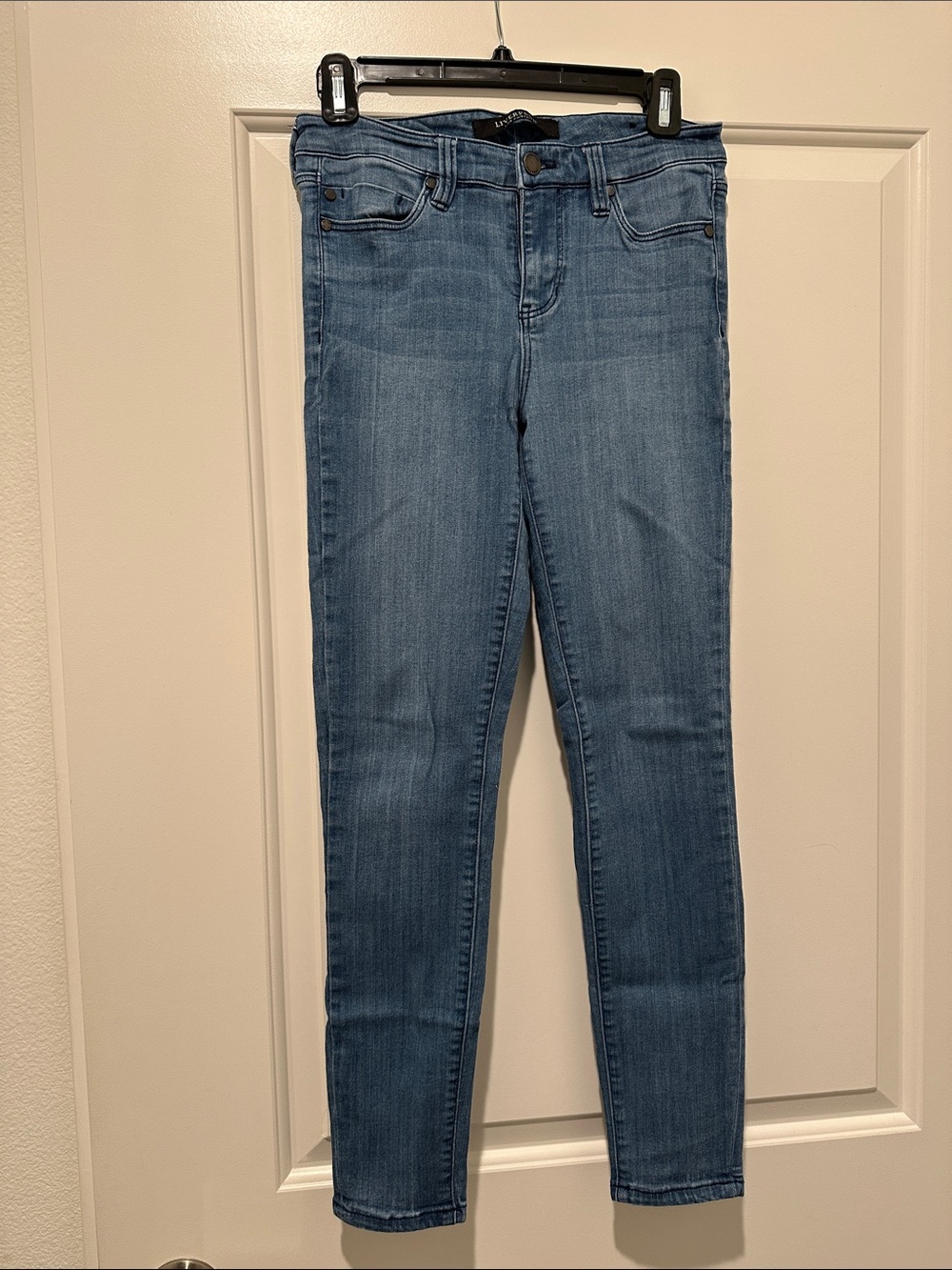 Liverpool: Women’s Light Blue Skinny Jeans with Stretch 4/27